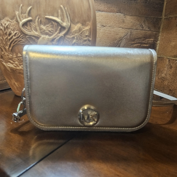 Michael Kors Silver Crossbody Bag - Picture 3 of 14